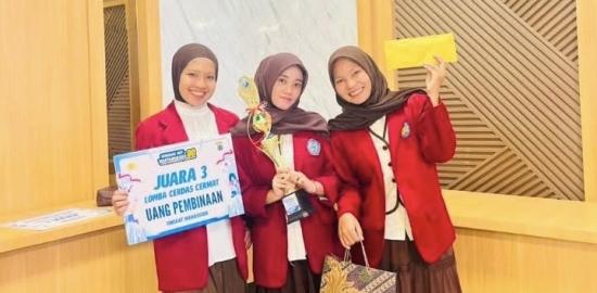Tiga Srikandi UMTS Ukir Prestasi, Tim ECOCIV Raih Juara 3 Lomba Cerdas Cermat HUT Bhayangkara ke-80
