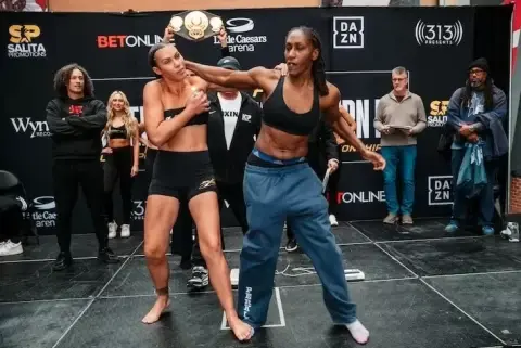 Danielle Perkins Rebut Gelar Dunia WBA Usai TKO Che Kenneally