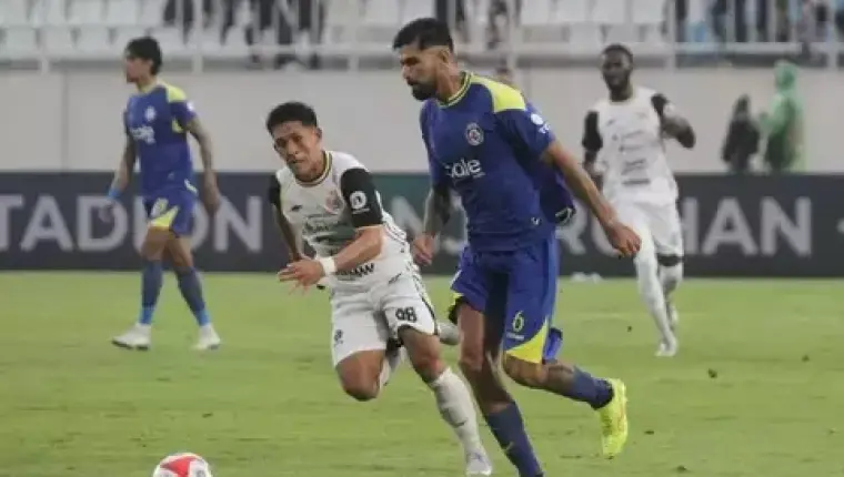 Persija Jakarta Taklukkan Arema FC 2–1 di Kanjuruhan Lewat Dua Gol Cepat Eksel Runtukahu