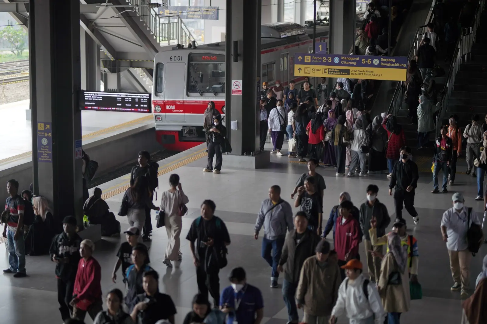 Info Commuter Line: Pemberlakuan Kebijakan WFH, Volume Pengguna Commuter Line Alami Penurunan 9 Persen