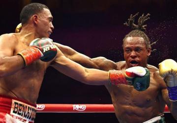 Benavidez Taklukkan Yarde Lewat KO, Pertahankan Sabuk Dunia WBC Kelas Berat Ringan