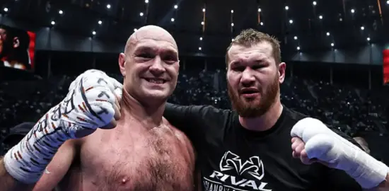 Tyson Fury Tantang Anthony Joshua Usai Menang Dominan di London