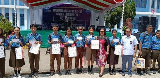 Meriah, HUT ke-55 SMK Negeri 1 Kota Sorong Dihadiri Gubernur Elisa Kambu dan Senator Hartono