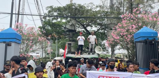 Aliansi Peduli Keadilan Rakyat Menggugat Gelar Aksi Depan Kantor BTKP, Desak Dirjenhubla Segera Cabut KP DJPL Nomor 327 Tahun 2025