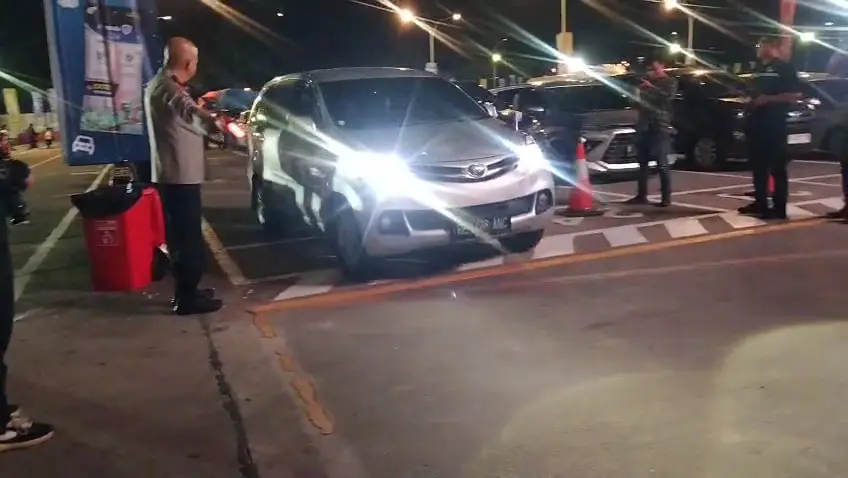 Kapolda Banten Hengky Turun Tangan Atasi Kemacetan Kendaraan Menuju Kapal di Pelabuhan Merak