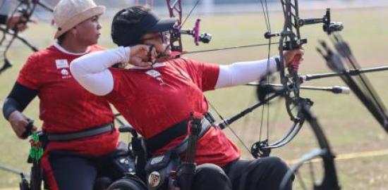 Ken Swagumilang dan Ferrely Teodora Melaju ke Final Panahan ASEAN Para Games 2025