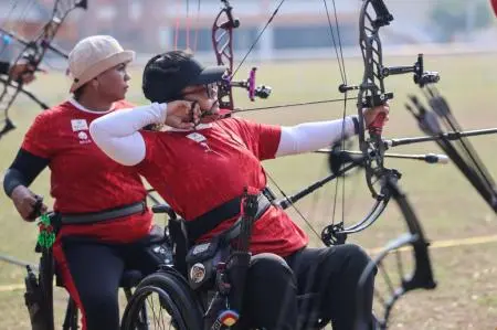 Ken Swagumilang dan Ferrely Teodora Melaju ke Final Panahan ASEAN Para Games 2025