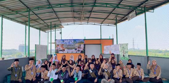Perangi Masalah Sampah Jakarta, Duta Potensi Pemuda Indonesia DKI Jakarta Gelar Digital Eco-Literacy Workshop di SMK IT Assalamah