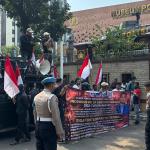 Gelar Aksi di DPP Demokrat dan Mabes Polri, Aliansi Pemuda dan Mahasiswa Maluku Utara Desak Tangkap dan Pecat Aksandri Kitong