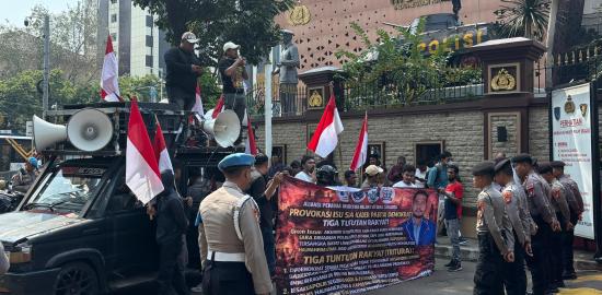 Gelar Aksi di DPP Demokrat dan Mabes Polri, Aliansi Pemuda dan Mahasiswa Maluku Utara Desak Tangkap dan Pecat Aksandri Kitong