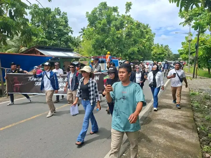 Puluhan Masa Aksi Padati Jalan Perbatasan BMR-Minahasa, Warga BMR Mendesak Pemekaran Provinsi di Percepat