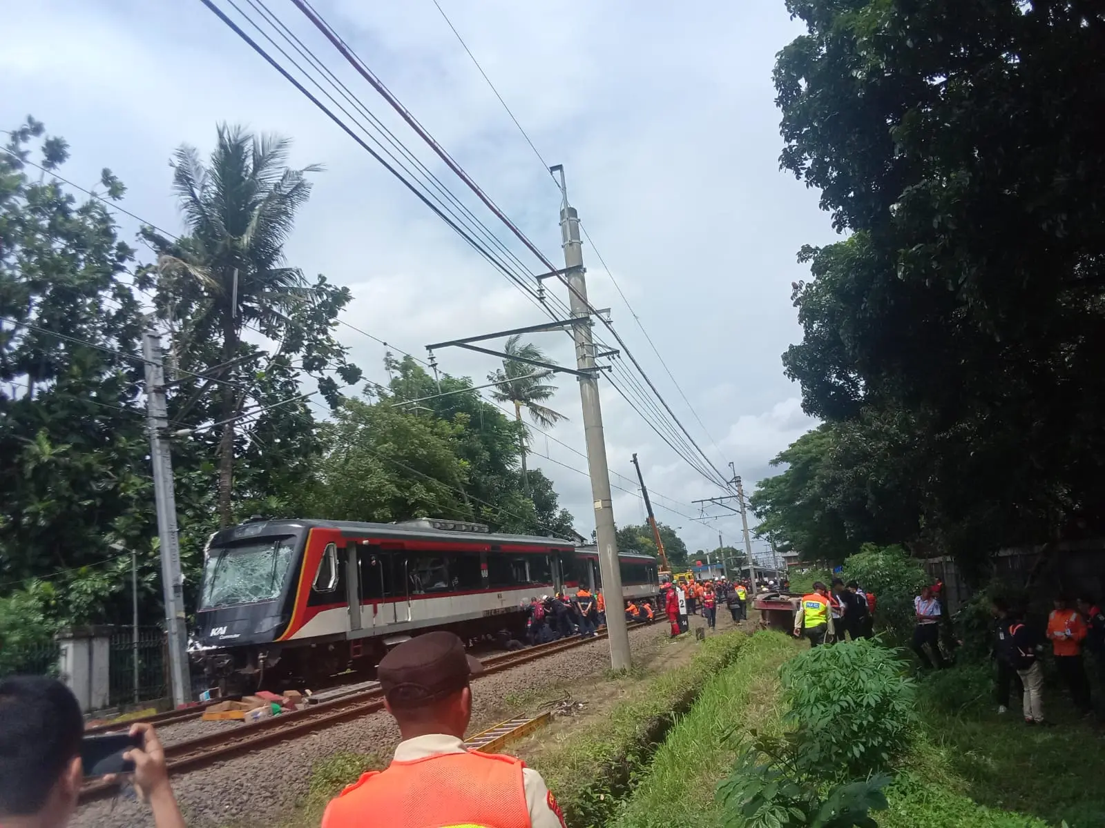 Terjadi Kecelakaan Commuter Line Jalur Poris-Batuceper: KAI Commuter Hentikan Sementara Layanan Commuter Line Basoetta Selama Proses Evakuasi dan Perbaikan Prasarana