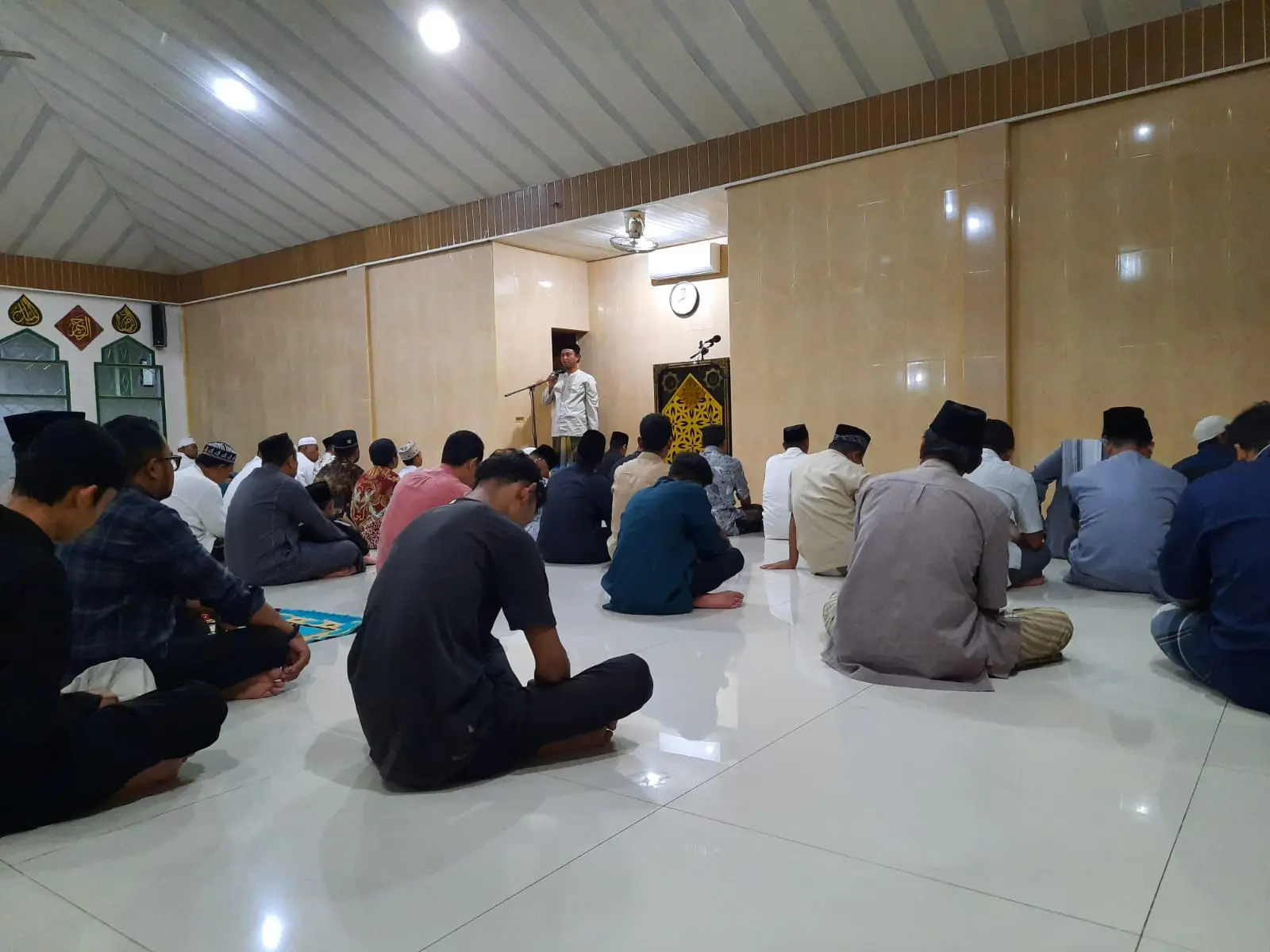 Warga Muhammadiyah Sorong Shalat Tarwih Malam Pertama di Masjid Kampus UNAMIN