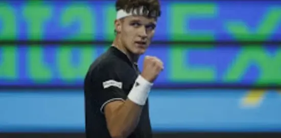 Jakub Mensik Singkirkan Jannik Sinner, Ukir Kemenangan Terbesar di Doha