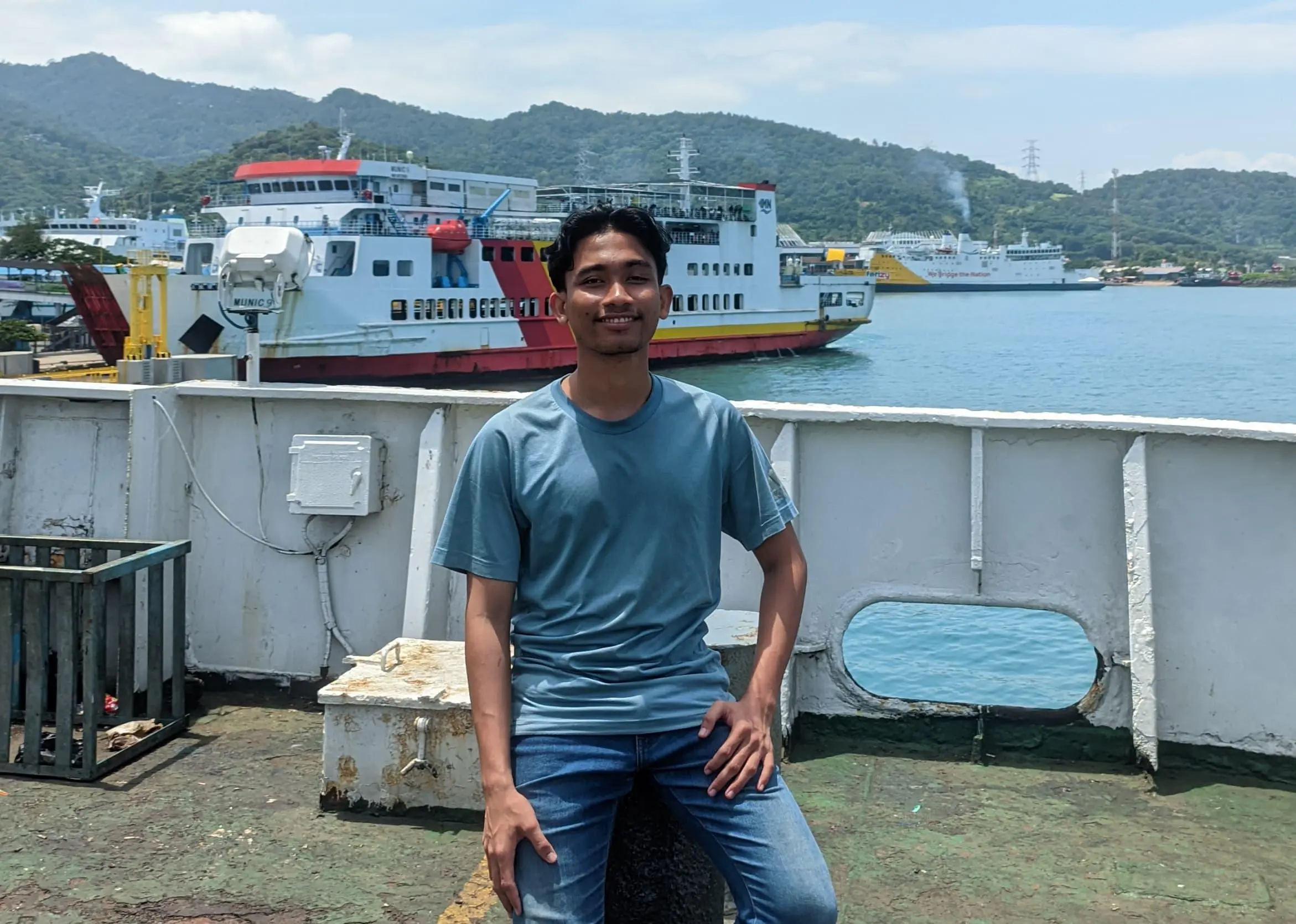 Senandung Rindu Perantau: Menembus Jarak, Merengkuh Dekap Hangat Keluarga