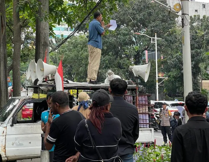Aksi di Depan Kementerian ESDM, SMIT Desak Penyelesaian Pembebasan Lahan dan Pencabutan IUP PT.Arumba Jaya Perkasa