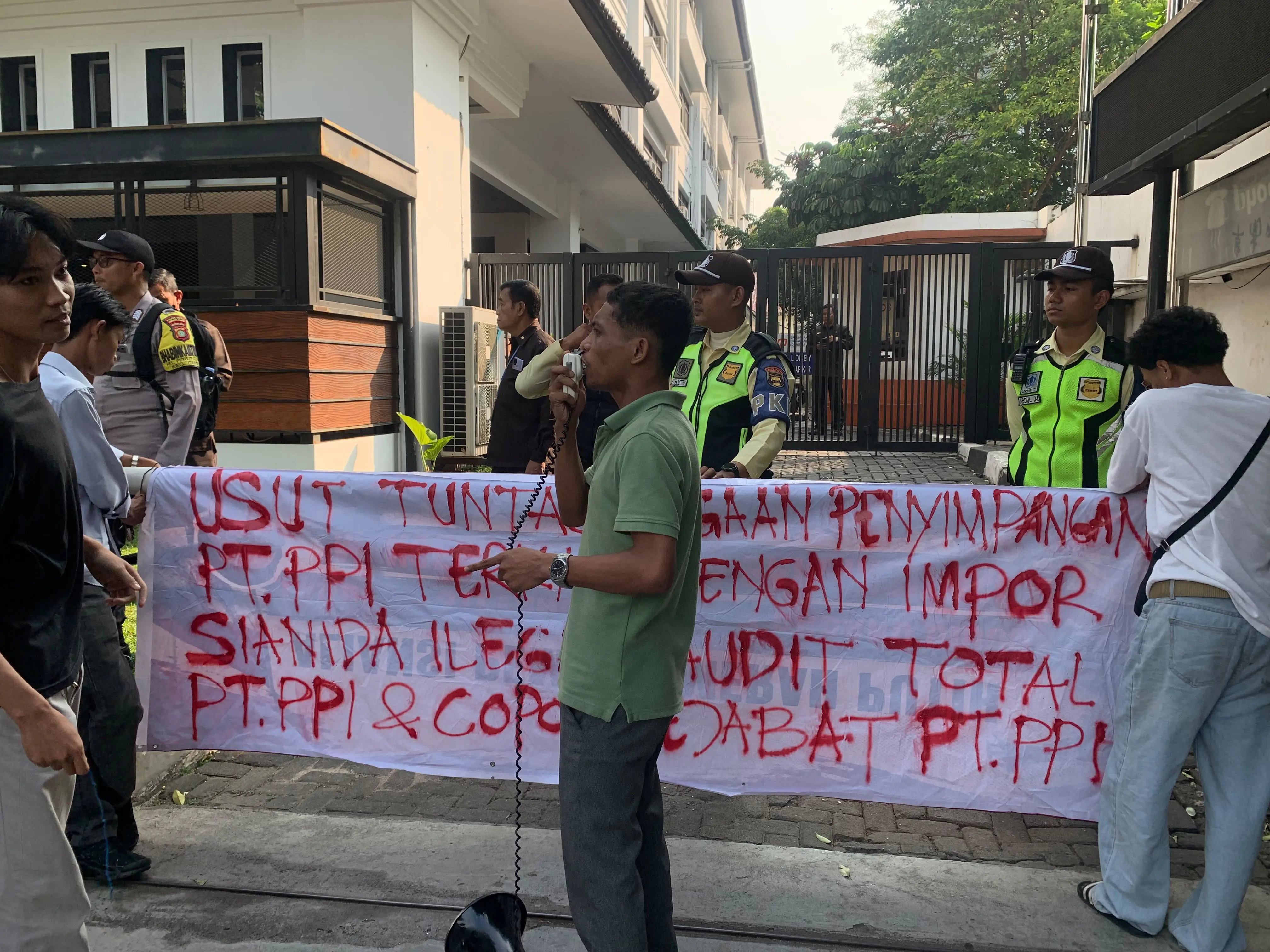 Aliansi Mahasiswa Peduli Keadilan (AMPK) DPW Jakarta Gelar Aksi di PT PPI: Siapkan Aksi Jilid II di PT PPI, BUMN, dan KPK