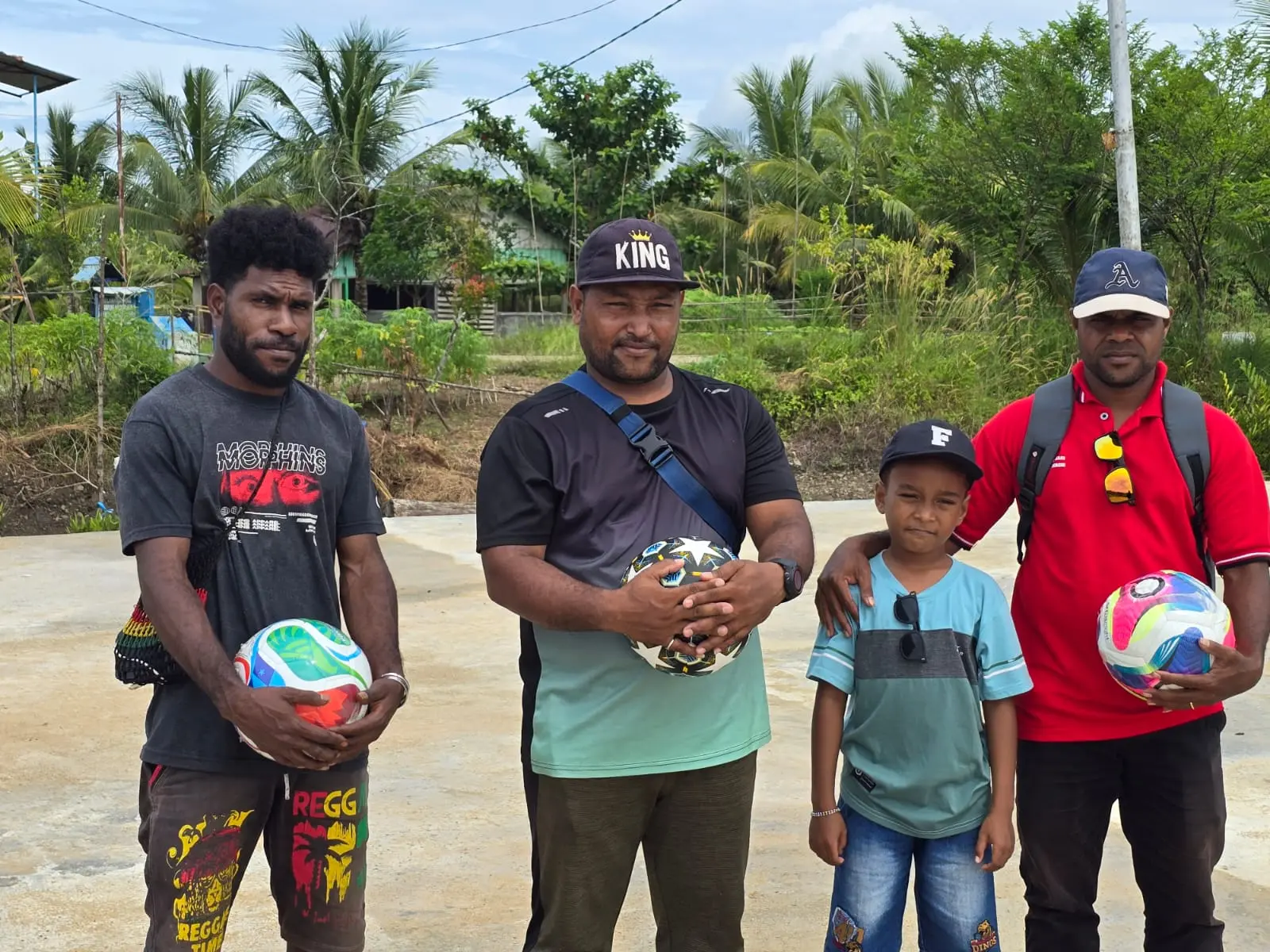 Peduli, Presiden Prabowo Subianto Beri Perhatian Kepada Pemuda di Kampung Maibo