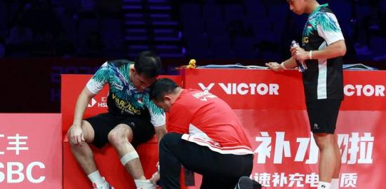 Cedera Pergelangan Kaki Hentikan Langkah Moh Reza Pahlevi di Semifinal BWF World Tour Finals 2025