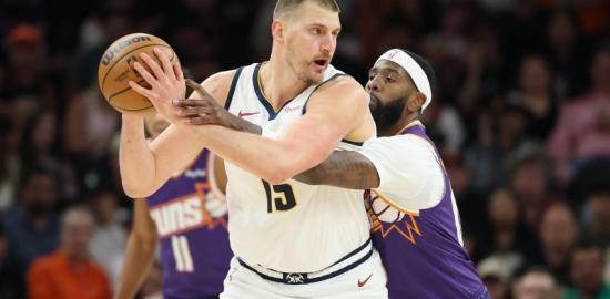 Jokic Catat Triple-Double, Nuggets Tumbangkan Suns 125-123