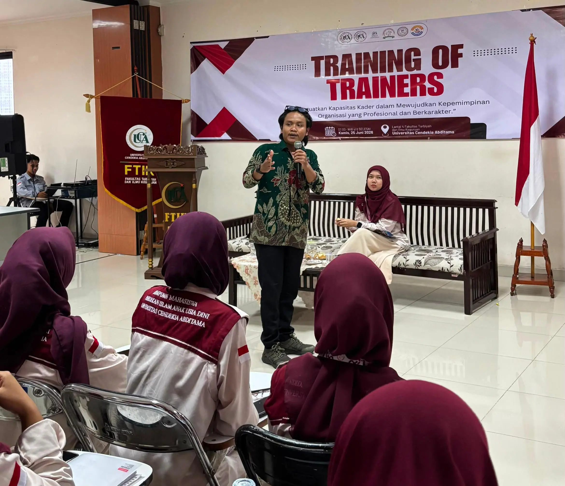 Sekretaris Wilayah BEM PTNU Banten Berikan Materi Teknik Sidang dalam Kegiatan Training of Trainers FTIK UCA