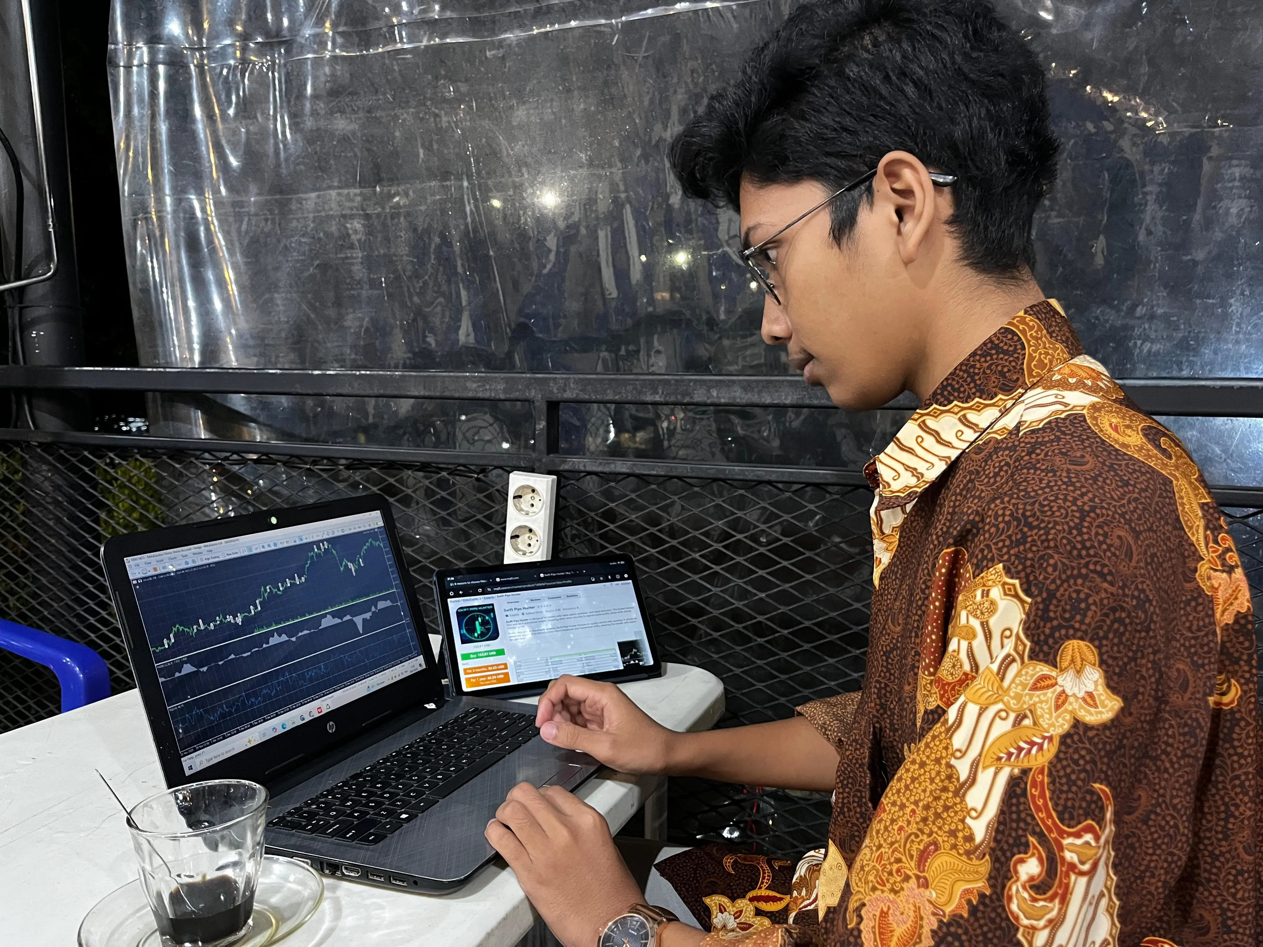 Inovasi Anak Bangsa: Mahasiswa Universitas Cakrawala Ciptakan Robot Trading Tembus Pasar Global