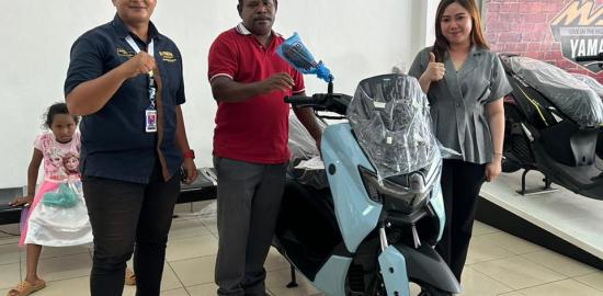 Presiden Prabowo Kirimkan Bantuan 1 Unit Motor Untuk Wakil Ketua LMA Kota Sorong