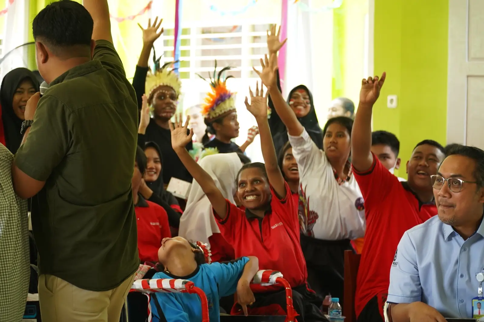 Delapan Tahun Mengabdi, Satu Langkah Menginspirasi, Kilang Kasim Berbagi Sukacita di SLB Kota Sorong