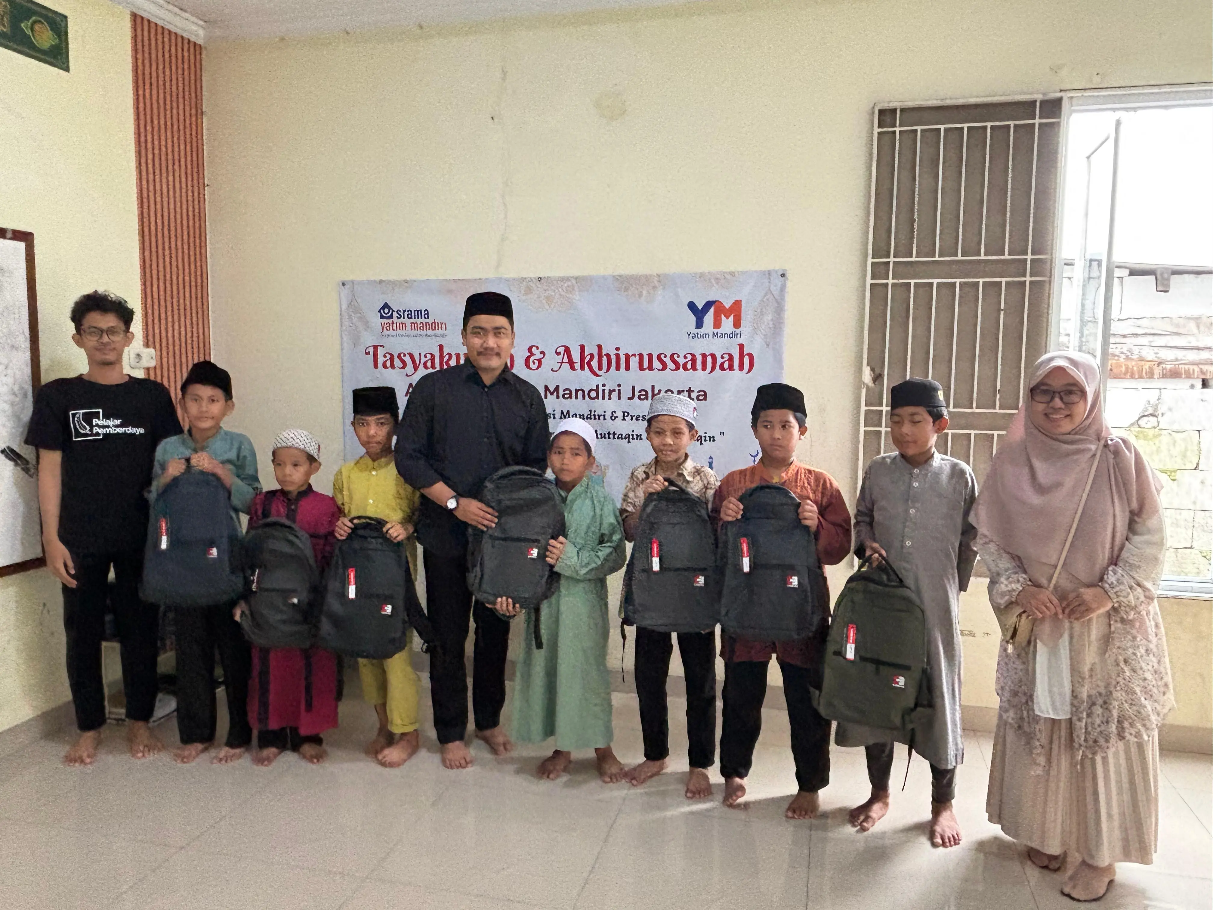 Salurkan 50 Paket Santunan untuk Yatim di Asrama Yatim Mandiri Jakarta, PB PII Gandeng Laznas Bakrie