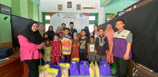 BMM Salurkan Program Sembako Pejuang Keluarga dan Bingkisan Lebaran Ceria Untuk Dhuafa di Makassar