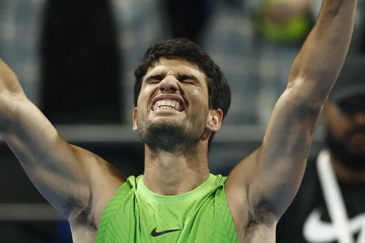 Alcaraz Bangkit Tundukkan Khachanov, Tantang Rublev di Semifinal Doha
