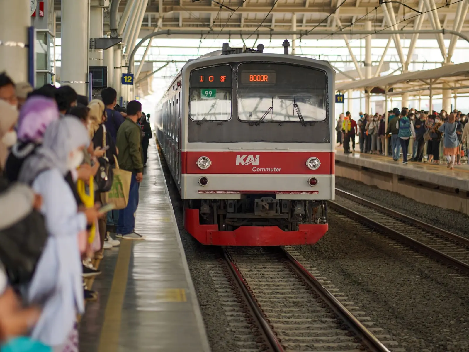 Info Commuter Line: Kurangi Emisi Karbon hingga 85%, KAI Commuter Ajak Masyarakat Beralih ke Commuter Line dan Perkuat Komitmen ESG