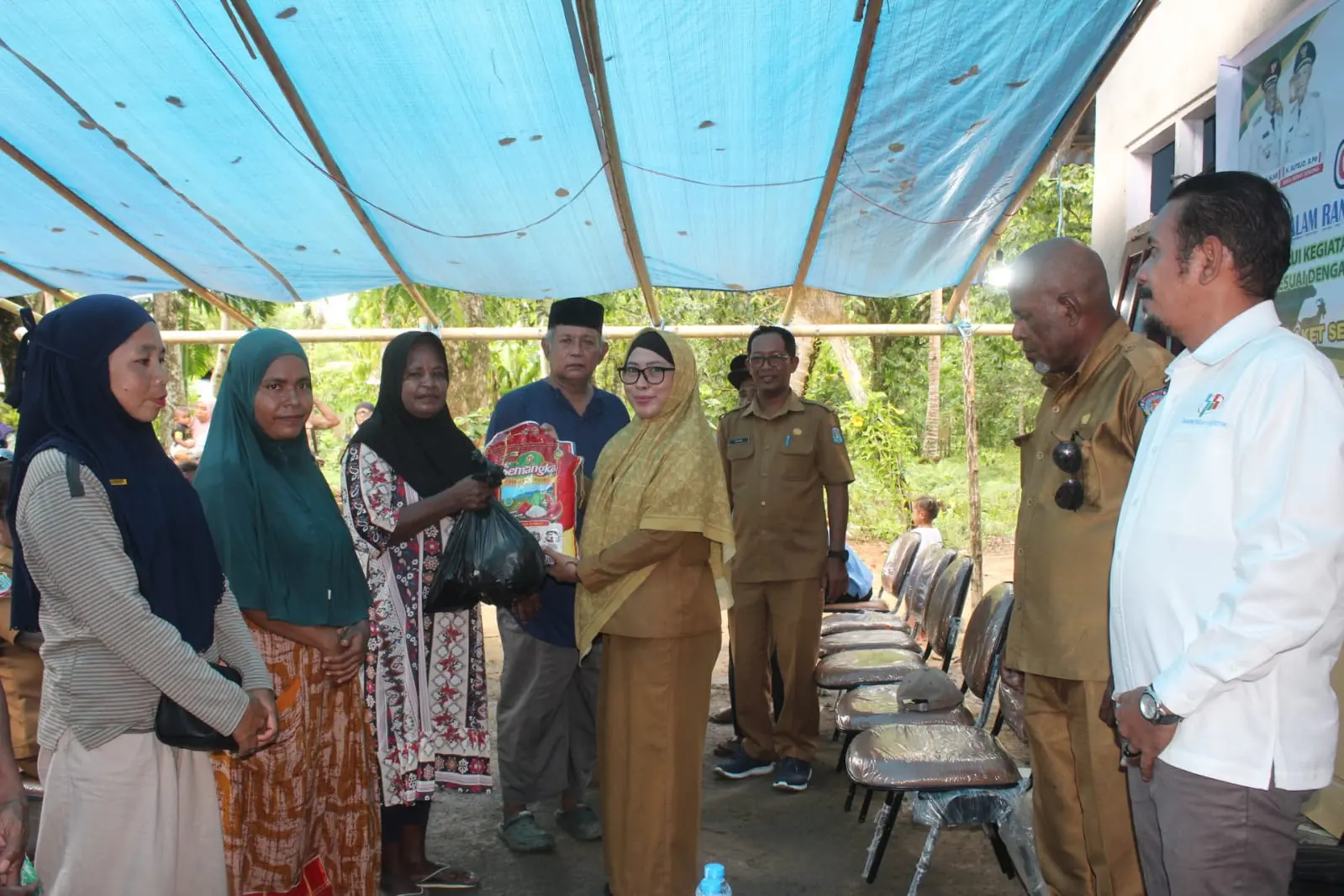 Dinas Ketahanan Pangan KabSor Salurkan Bantuan Sembako Gratis
