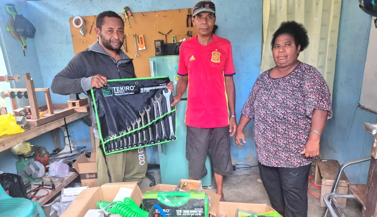 Pengusaha OAP di Kota Sorong Dapat Bantuan Langsung Dari Presiden Prabowo