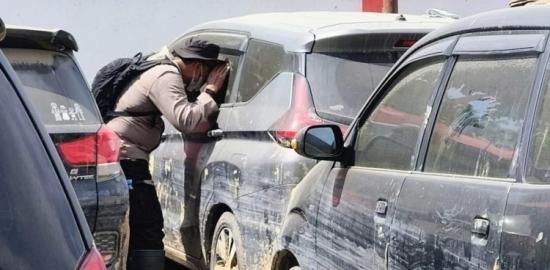 Cek Fakta : Mayat Terjebak di Dalam Mobil Terendam Banjir di Aceh Tamiang