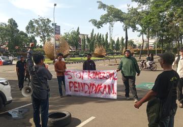 Aliansi Pergerakan Rakyat Revolusi Anti Korupsi (PROGRESI) Melakukan Aksi di KCD Kota Tangerang dan Tangerang Selatan