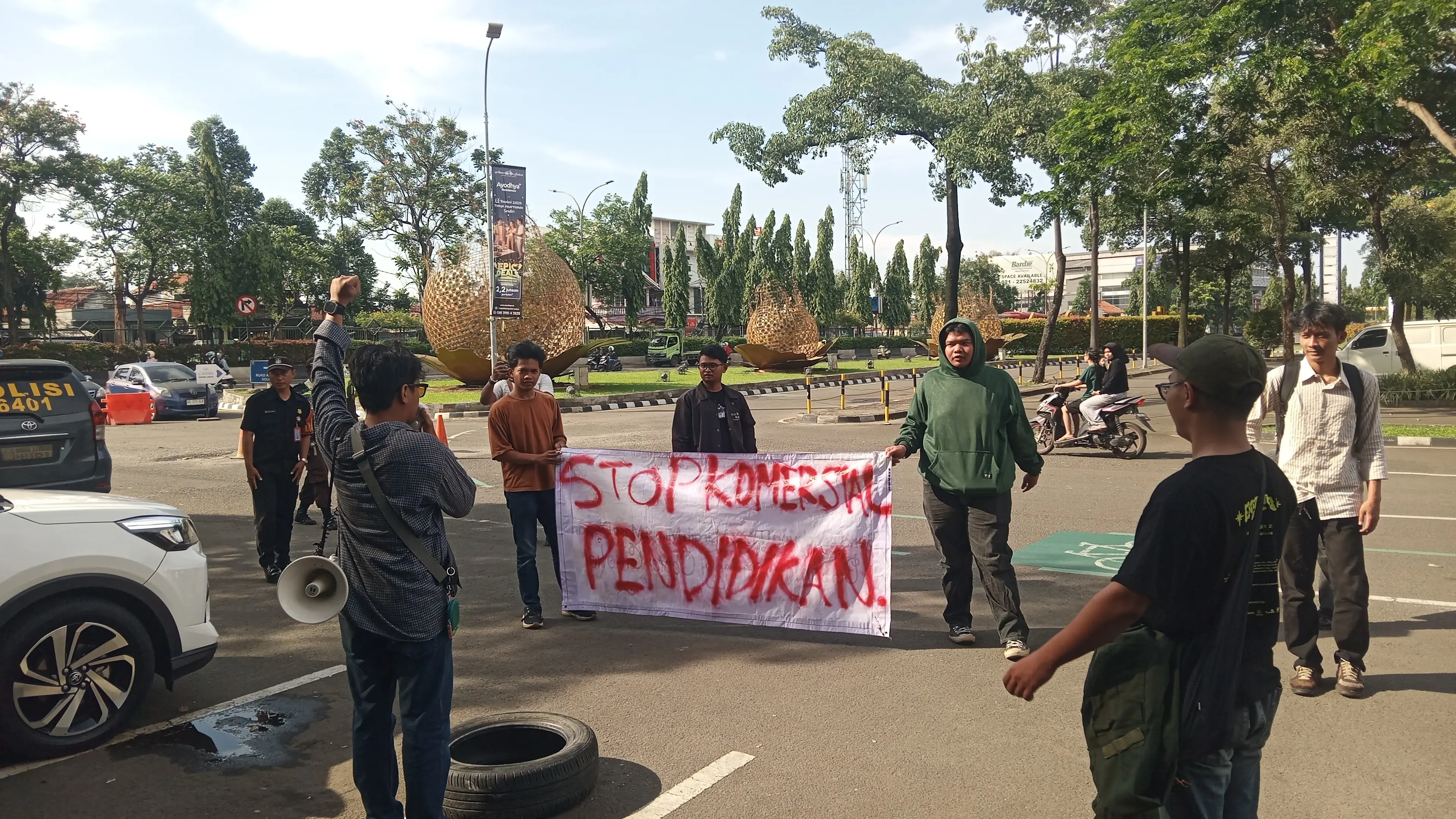 Aliansi Pergerakan Rakyat Revolusi Anti Korupsi (PROGRESI) Melakukan Aksi di KCD Kota Tangerang dan Tangerang Selatan