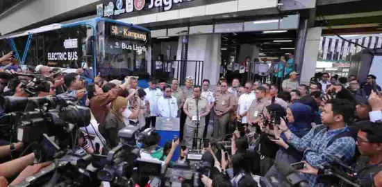 Gubernur DKI Resmikan Halte Transjakarta “Jaga Jakarta” sebagai Simbol Kepedulian Warga