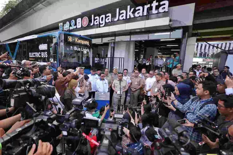 Gubernur DKI Resmikan Halte Transjakarta “Jaga Jakarta” sebagai Simbol Kepedulian Warga