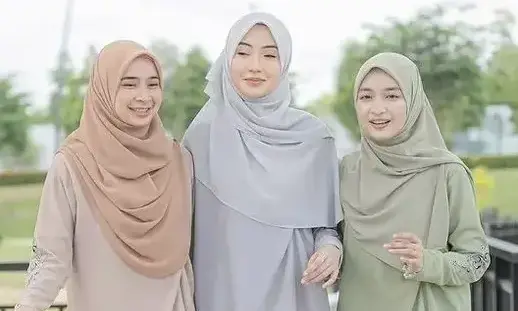 Tiga Rekomendasi Outfit Gamis Remaja yang Tetap Membuat Gaul, Trendi dan Syar’i