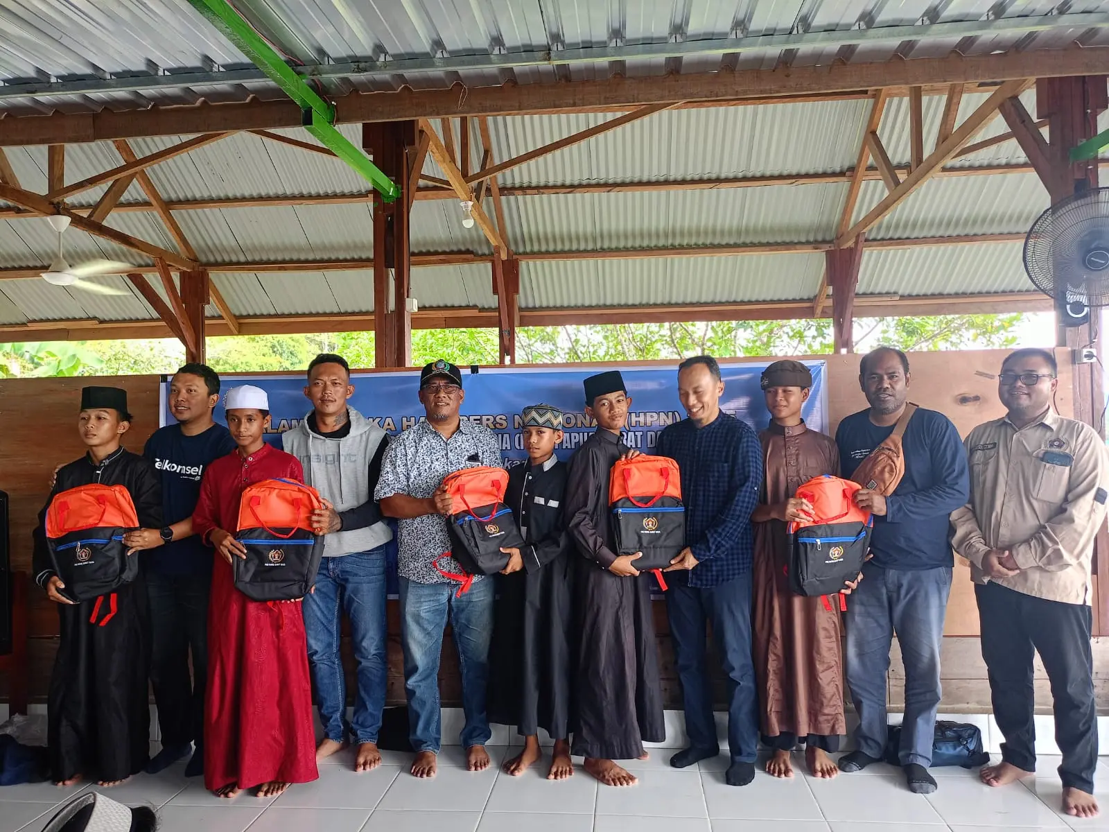 Peringati HPN 2025, PWI Papua Barat Daya Gelar MBG di SMP Alam Inspirasi