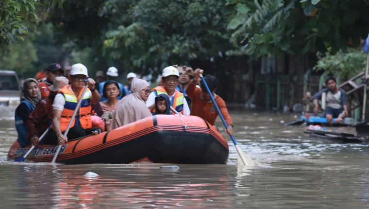 PLN Pastikan Keamanan Kelistrikan dan Bantu Evakuasi Warga di Tengah Banjir Bekasi