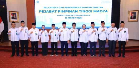 Lantik Pejabat Tinggi Madya, Menaker Tekankan Sinergi untuk Kemajuan Ketenagakerjaan