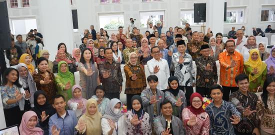 Menkomdigi Mengajak Orang Tua Dampingi Anak di Ruang Digital selama Ramadan