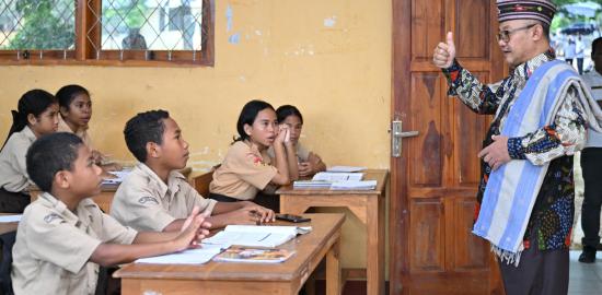 Kunjungan Mendadak Mendikdasmen Kejutkan Guru dan Siswa SMPN 1 Komodo