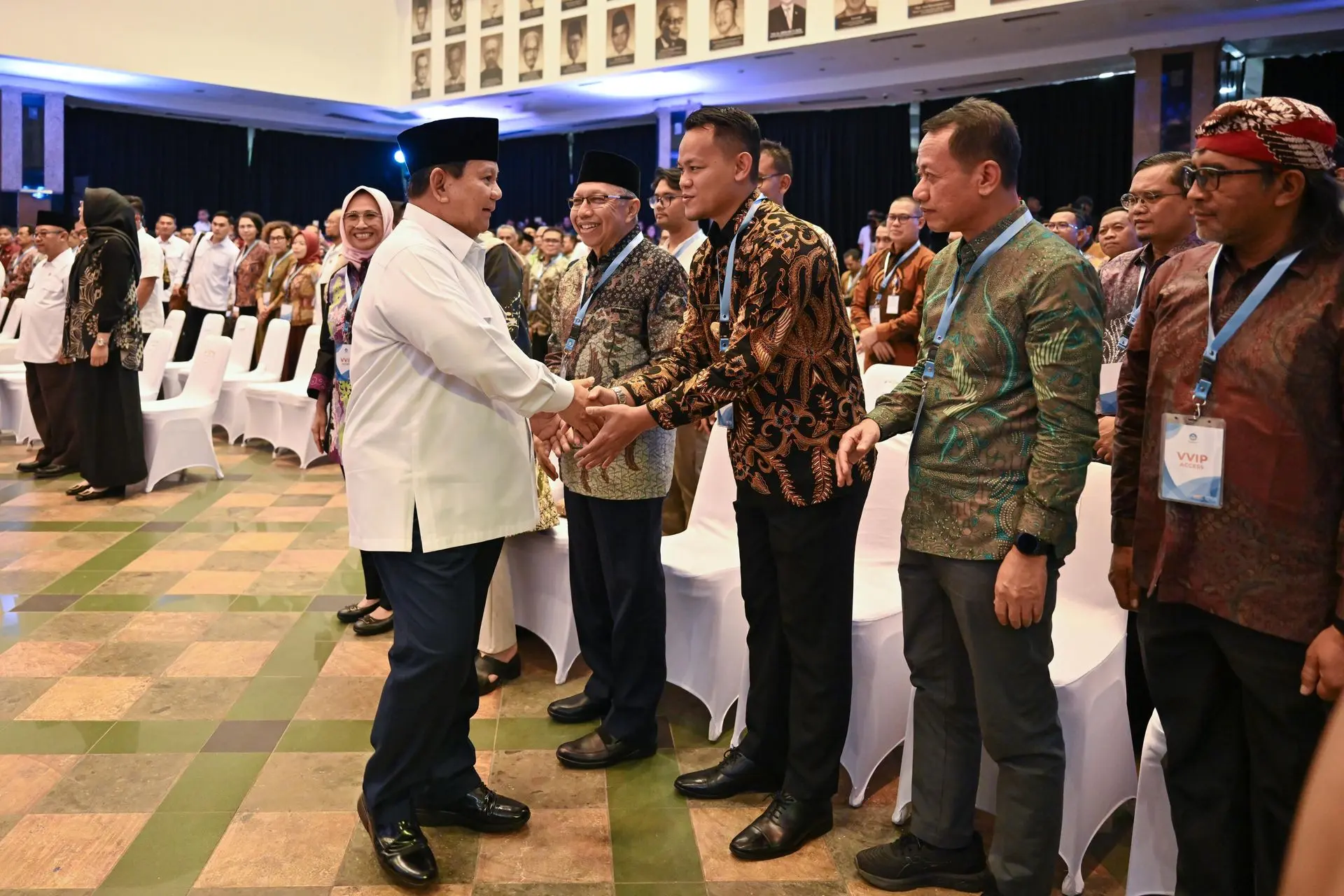 Presiden Prabowo Apresiasi Tiga Kepala Daerah atas Komitmen Meningkatkan Kesejahteraan Guru
