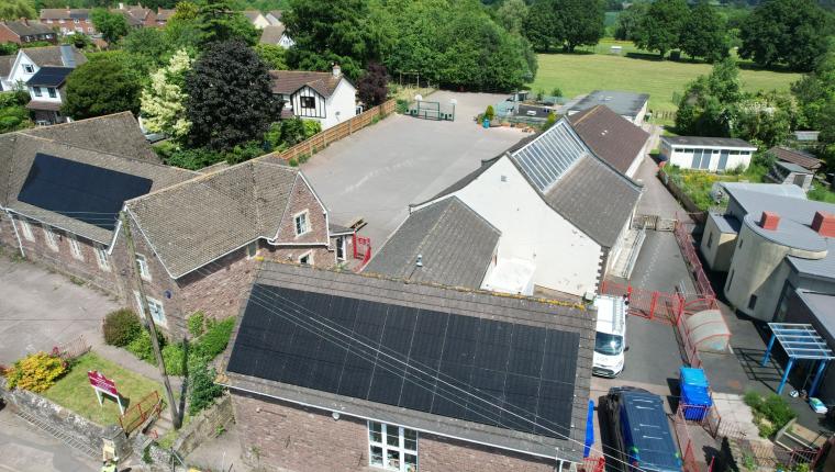 Gloucestershire Pasang Panel Surya di Enam Sekolah Dasar, Hemat Biaya Listrik hingga £4.360 per Tahun