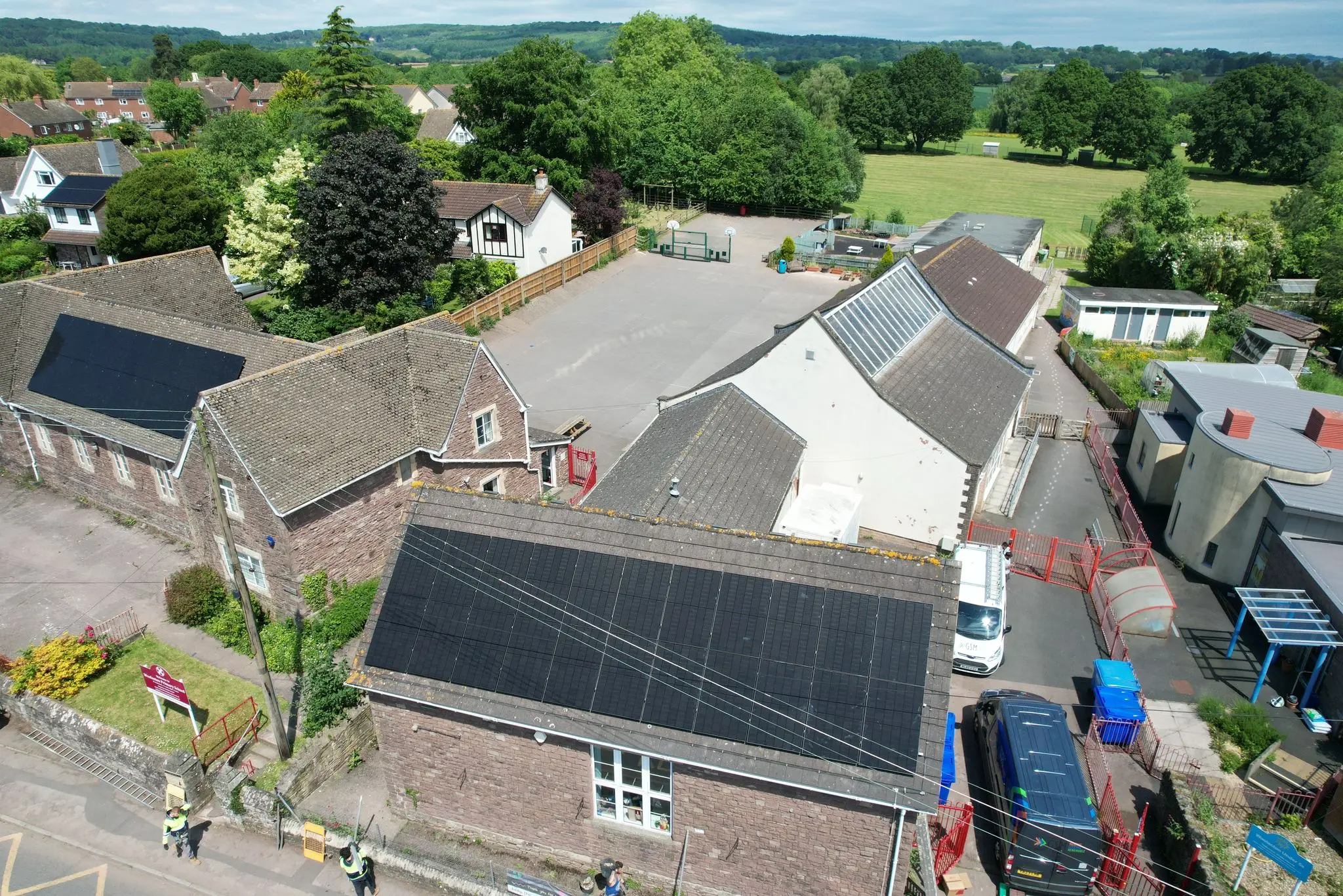 Gloucestershire Pasang Panel Surya di Enam Sekolah Dasar, Hemat Biaya Listrik hingga £4.360 per Tahun