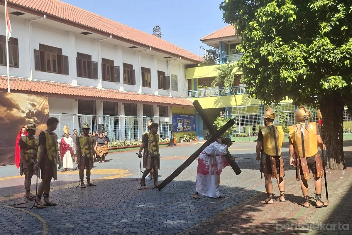 Teatrikal Perjalanan Yesus: Penghayatan Iman dan Pengorbanan di Gereja Santo Robertus Bellarminus