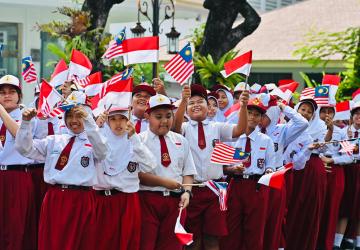 Pelajar Sambut Hangat Presiden Prabowo dan PM Anwar